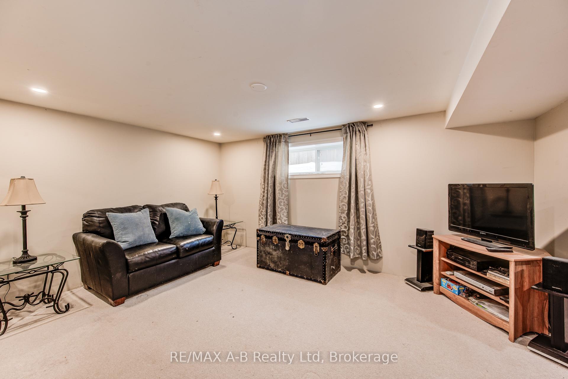 Photo 27 of 91 Peter Street, Kitchener — HOMEH