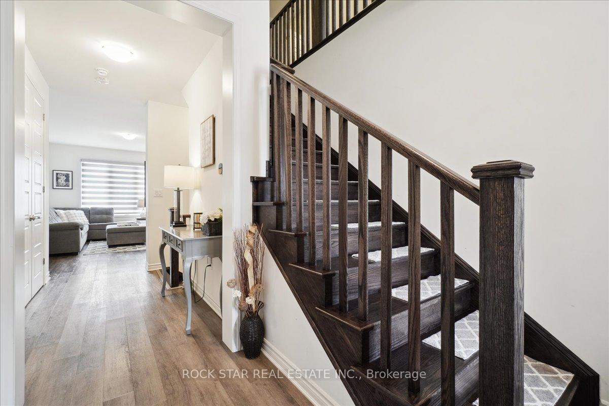 Photo 3 of 1560 Moira Crescent, Milton, Bowes — HOMEH