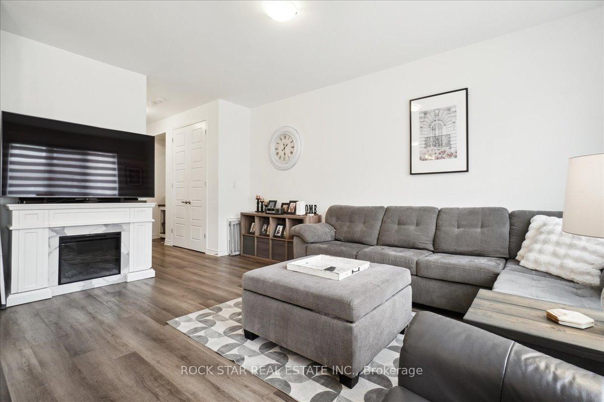 Photo 6 of 1560 Moira Crescent, Milton, Bowes — HOMEH