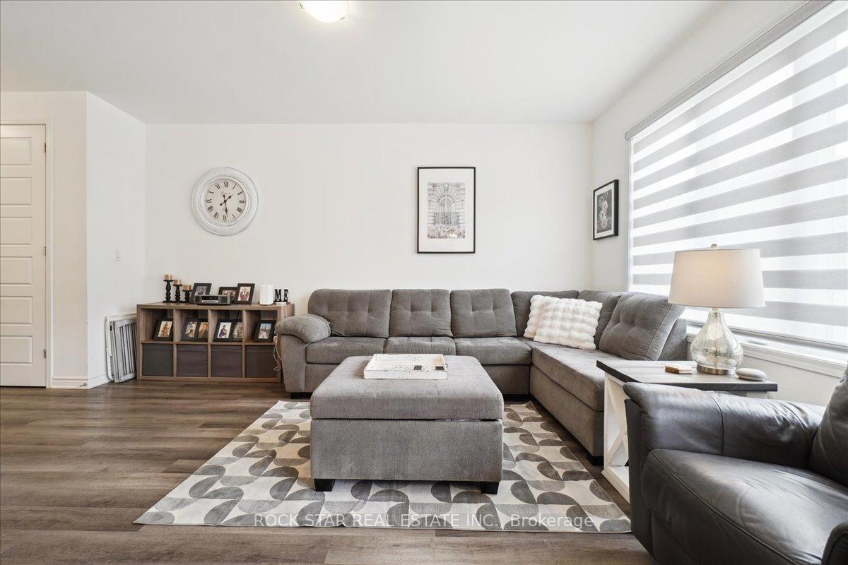 Photo 7 of 1560 Moira Crescent, Milton, Bowes — HOMEH