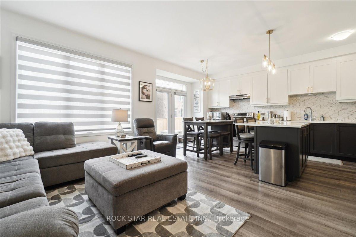 Photo 8 of 1560 Moira Crescent, Milton, Bowes — HOMEH