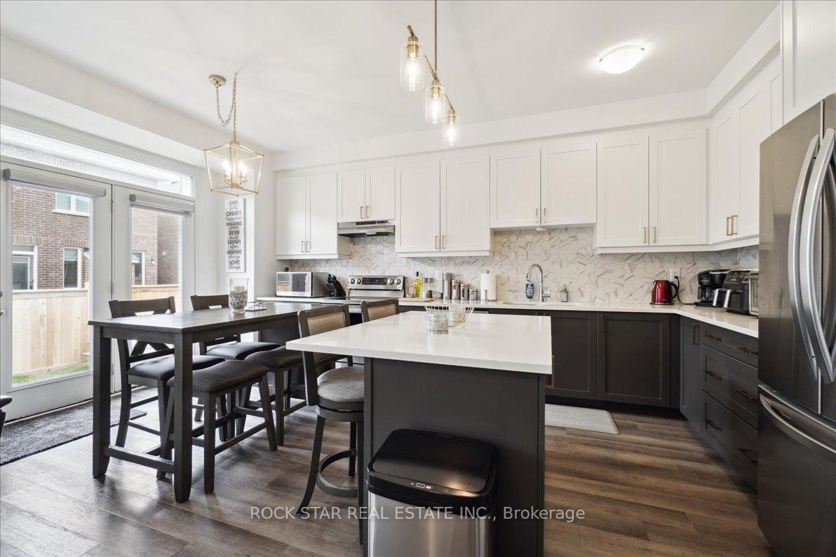 Photo 9 of 1560 Moira Crescent, Milton, Bowes — HOMEH