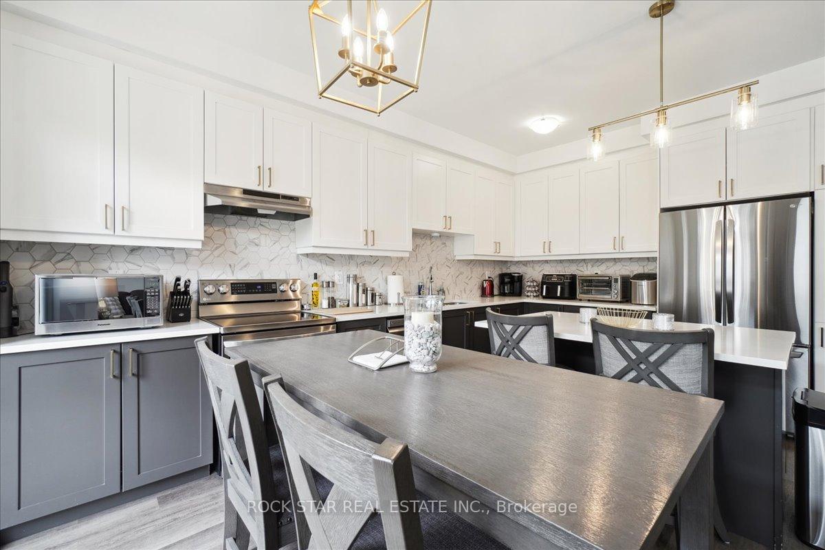 Photo 11 of 1560 Moira Crescent, Milton, Bowes — HOMEH
