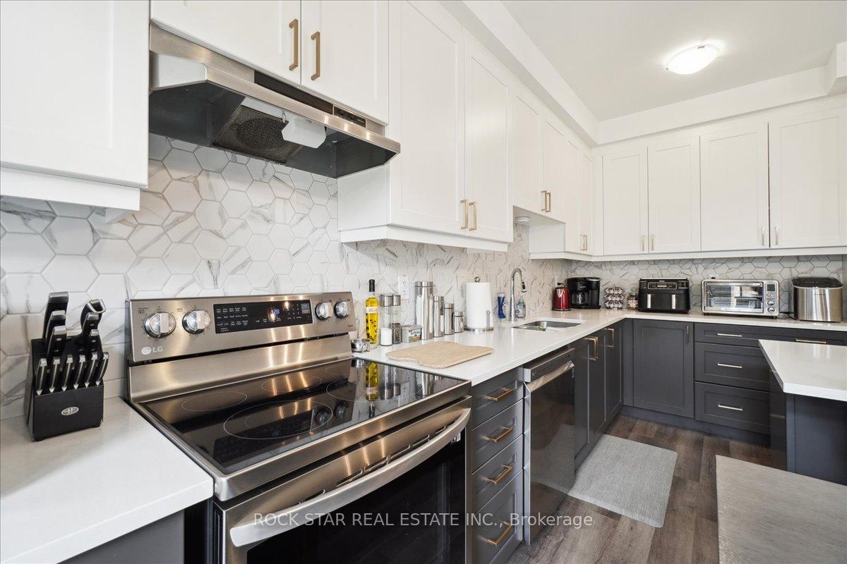 Photo 12 of 1560 Moira Crescent, Milton, Bowes — HOMEH