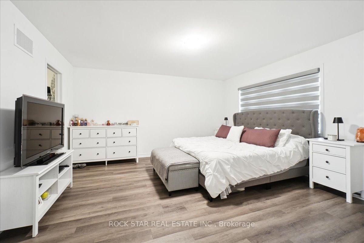 Photo 14 of 1560 Moira Crescent, Milton, Bowes — HOMEH
