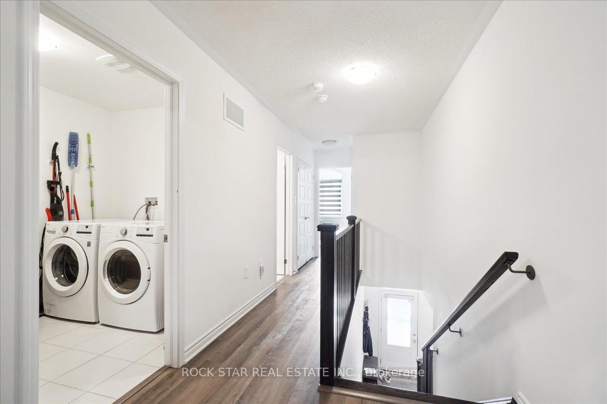 Photo 16 of 1560 Moira Crescent, Milton, Bowes — HOMEH