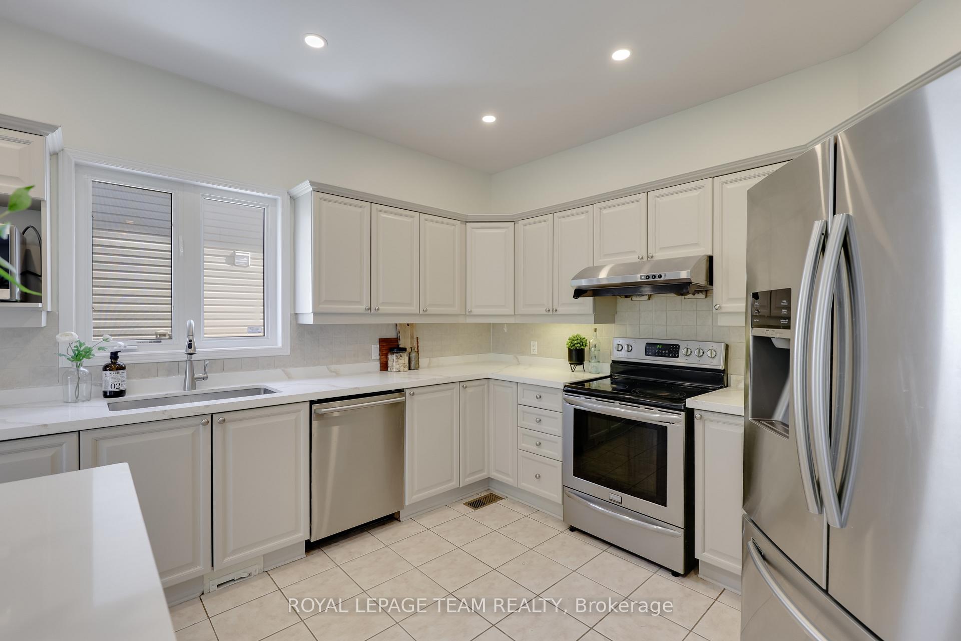 Photo 18 of 12 Keno Way, Ottawa, Kanata - Kanata Lakes/Heritage Hills — HOMEH