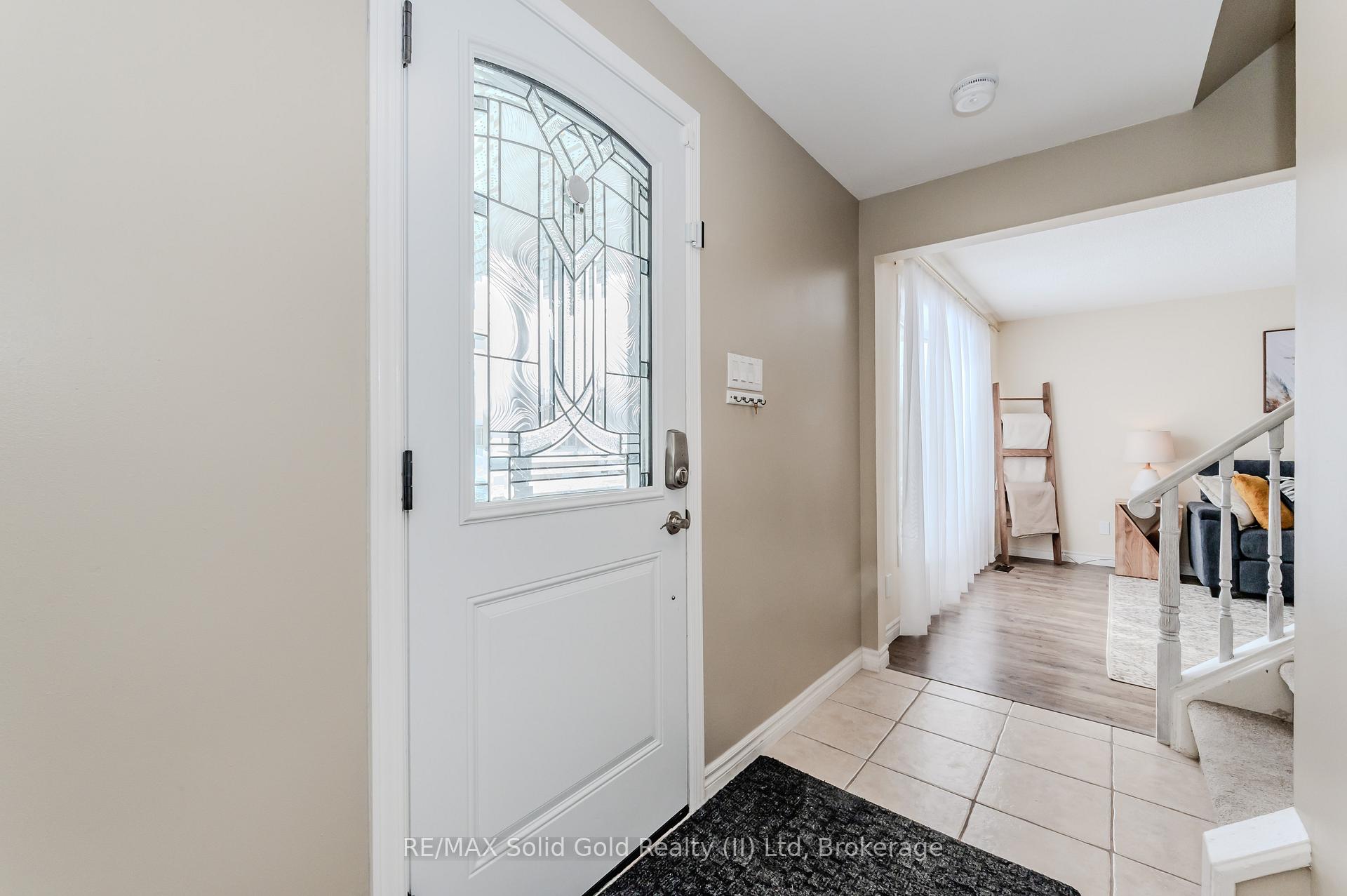 Photo 5 of 74 Rolling Meadows Drive, Kitchener — HOMEH