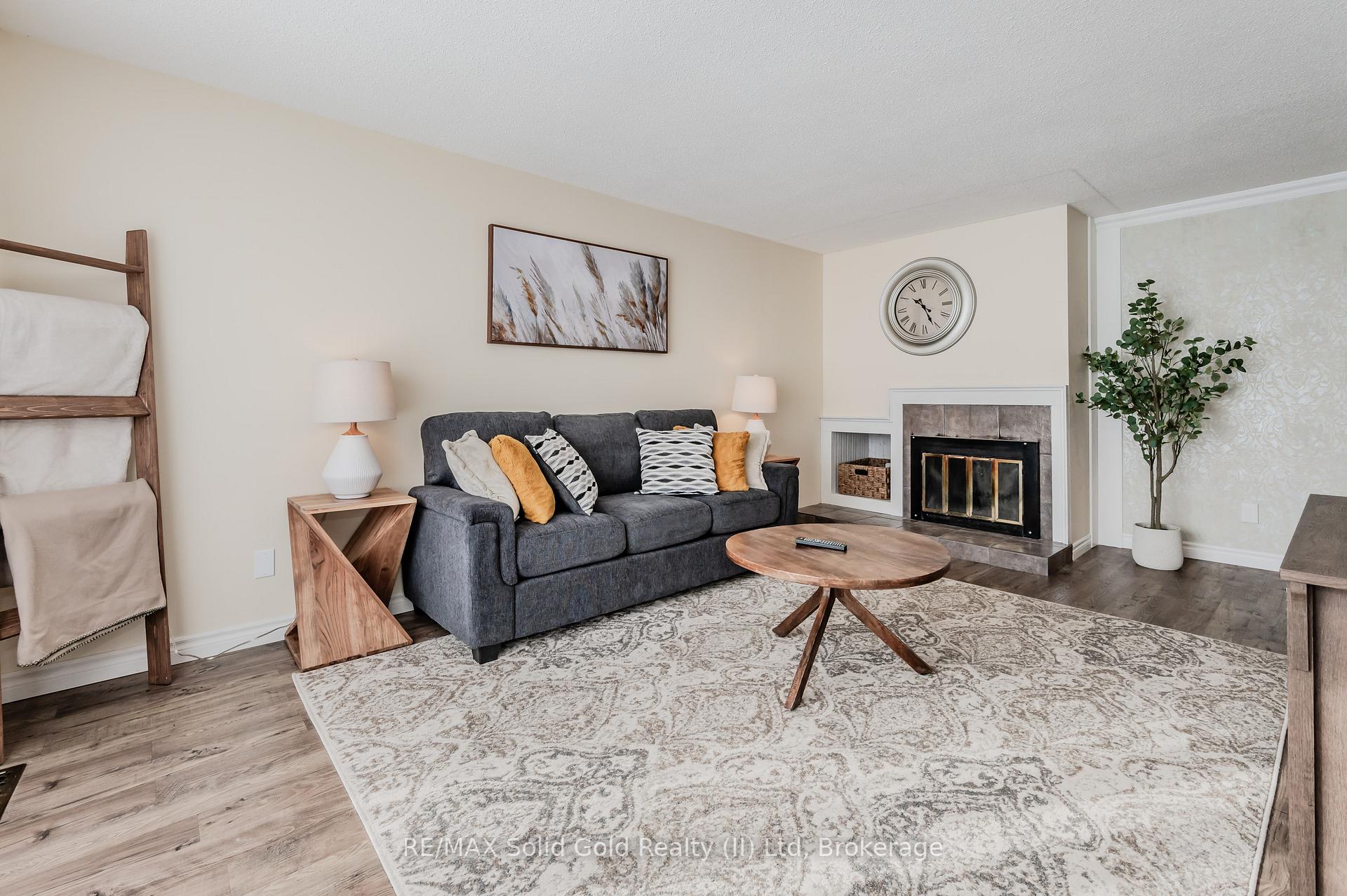 Photo 6 of 74 Rolling Meadows Drive, Kitchener — HOMEH
