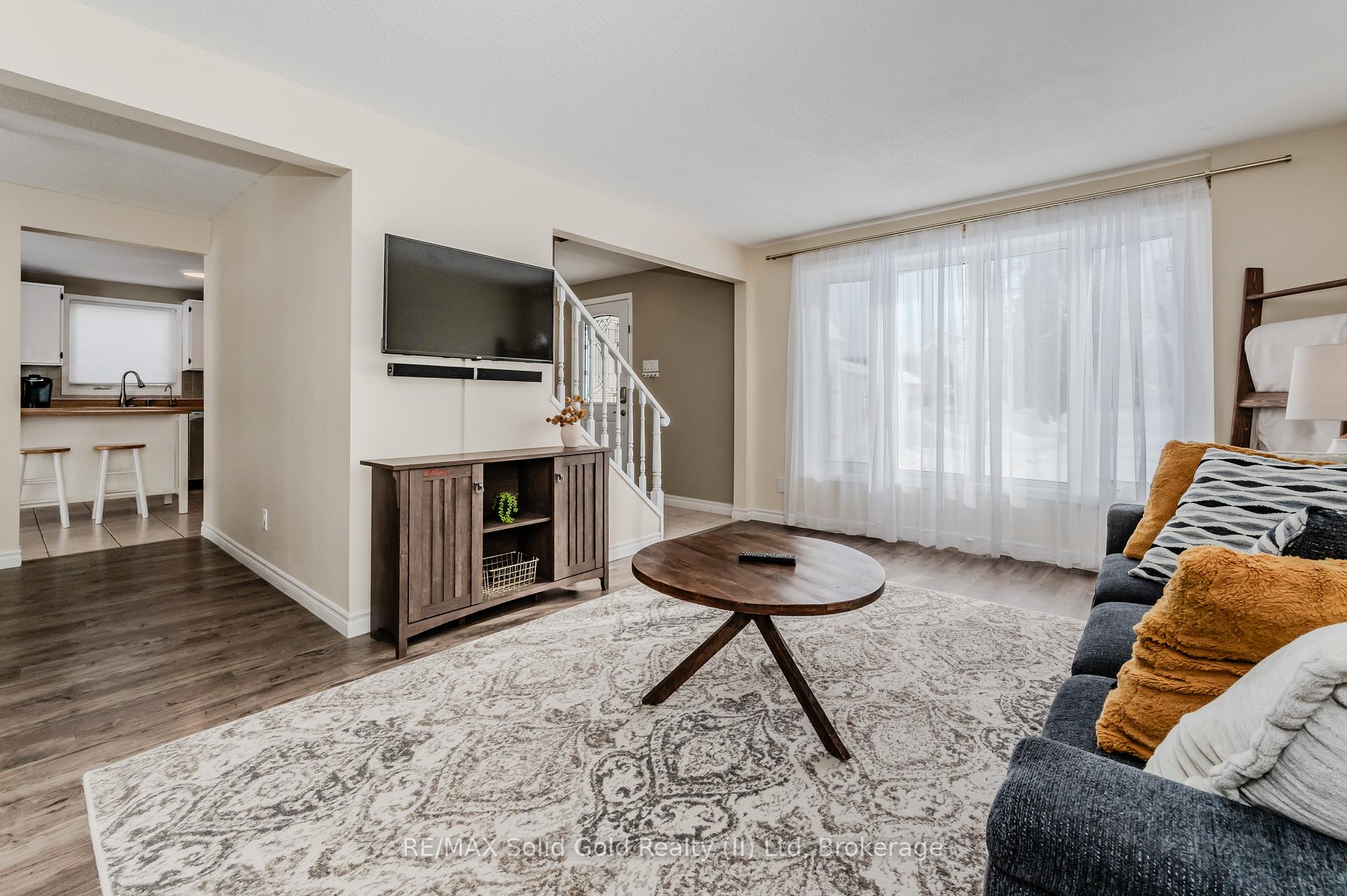 Photo 8 of 74 Rolling Meadows Drive, Kitchener — HOMEH