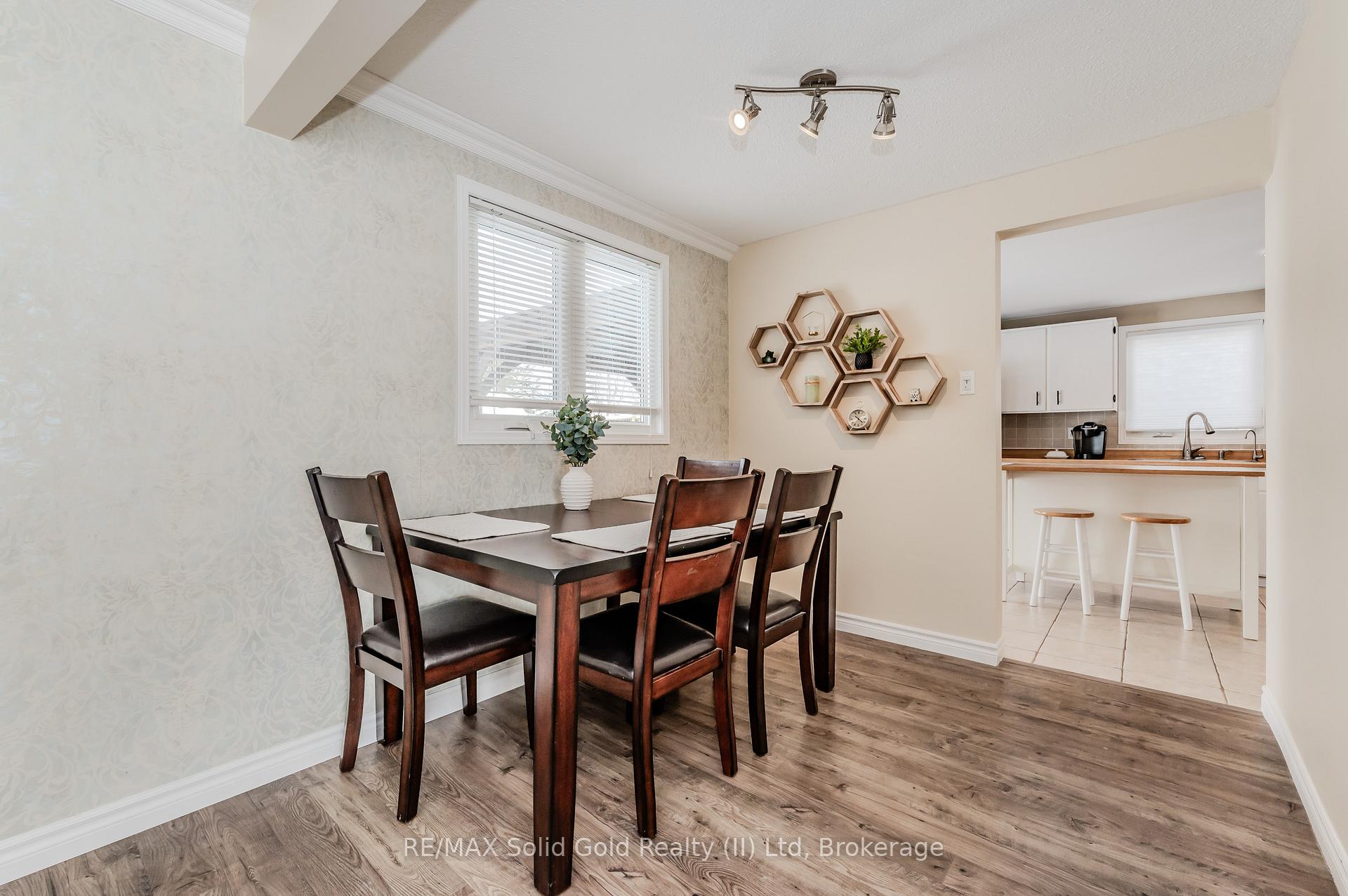 Photo 9 of 74 Rolling Meadows Drive, Kitchener — HOMEH
