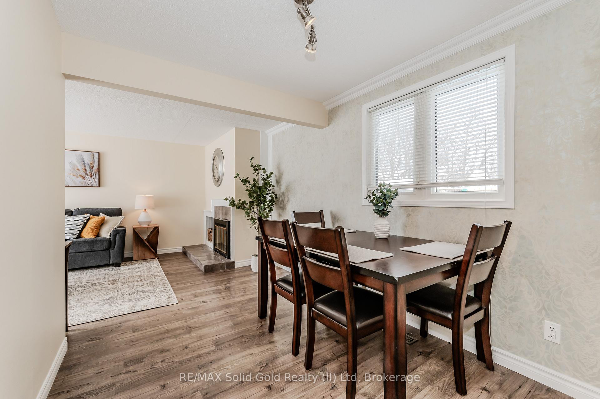 Photo 10 of 74 Rolling Meadows Drive, Kitchener — HOMEH