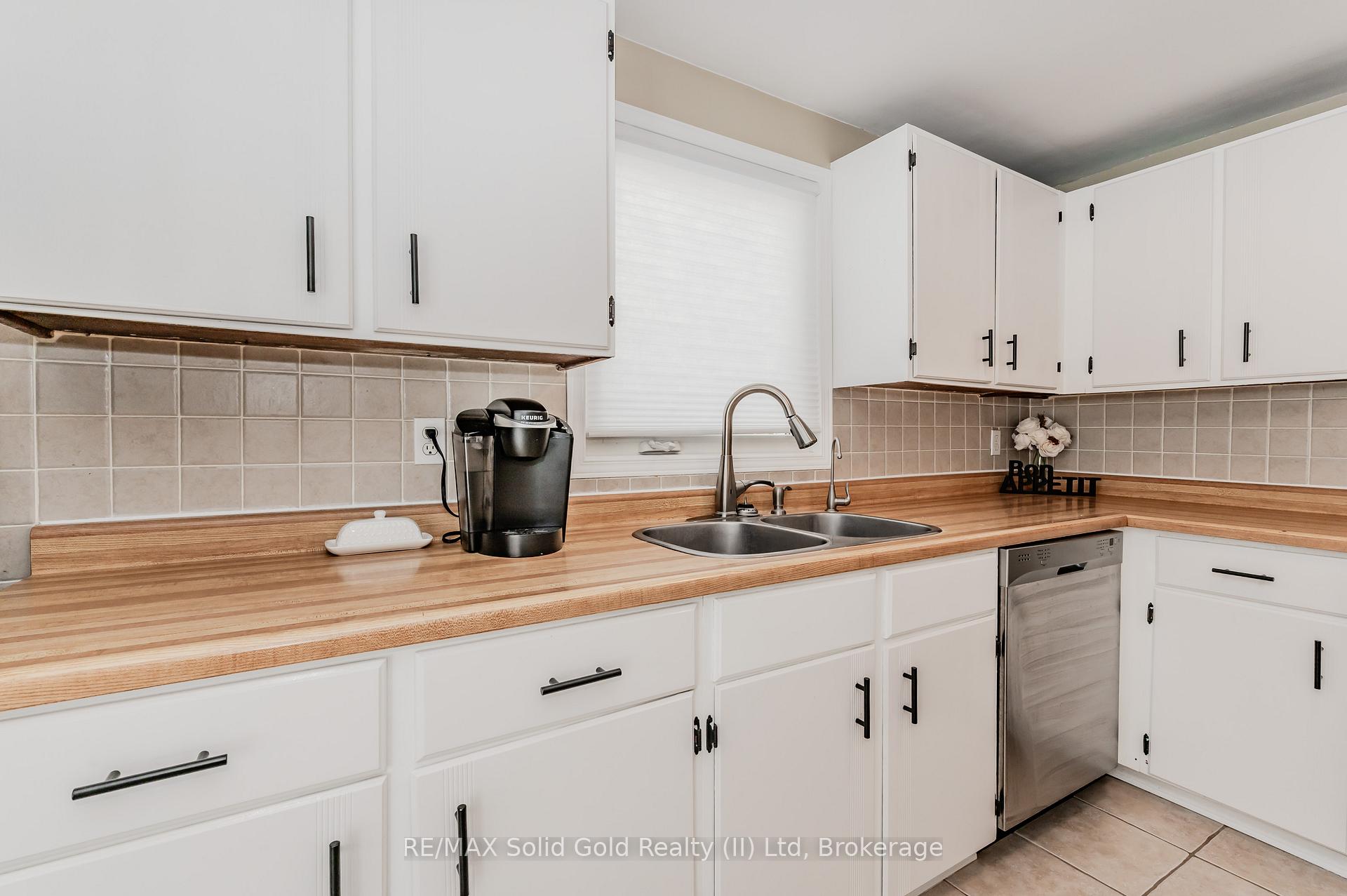 Photo 13 of 74 Rolling Meadows Drive, Kitchener — HOMEH