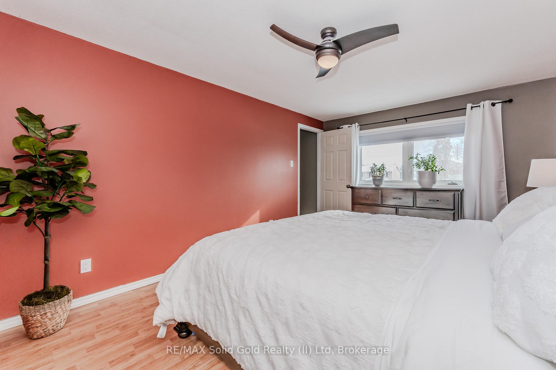 Photo 24 of 74 Rolling Meadows Drive, Kitchener — HOMEH