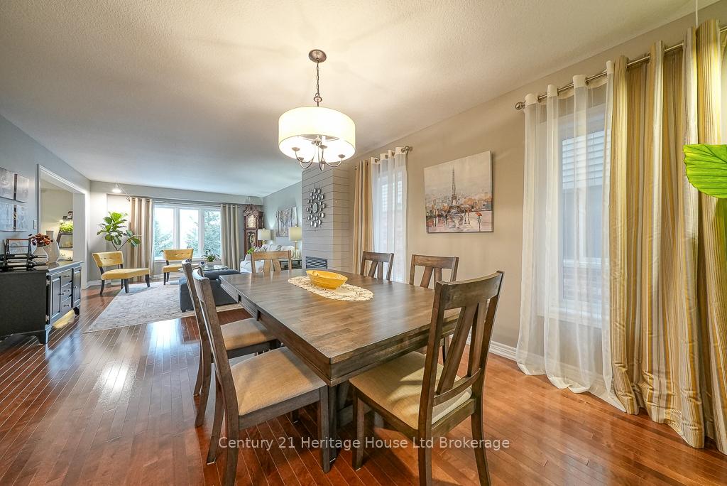 Photo 5 of 703 Robert Ferrie Drive, Kitchener — HOMEH