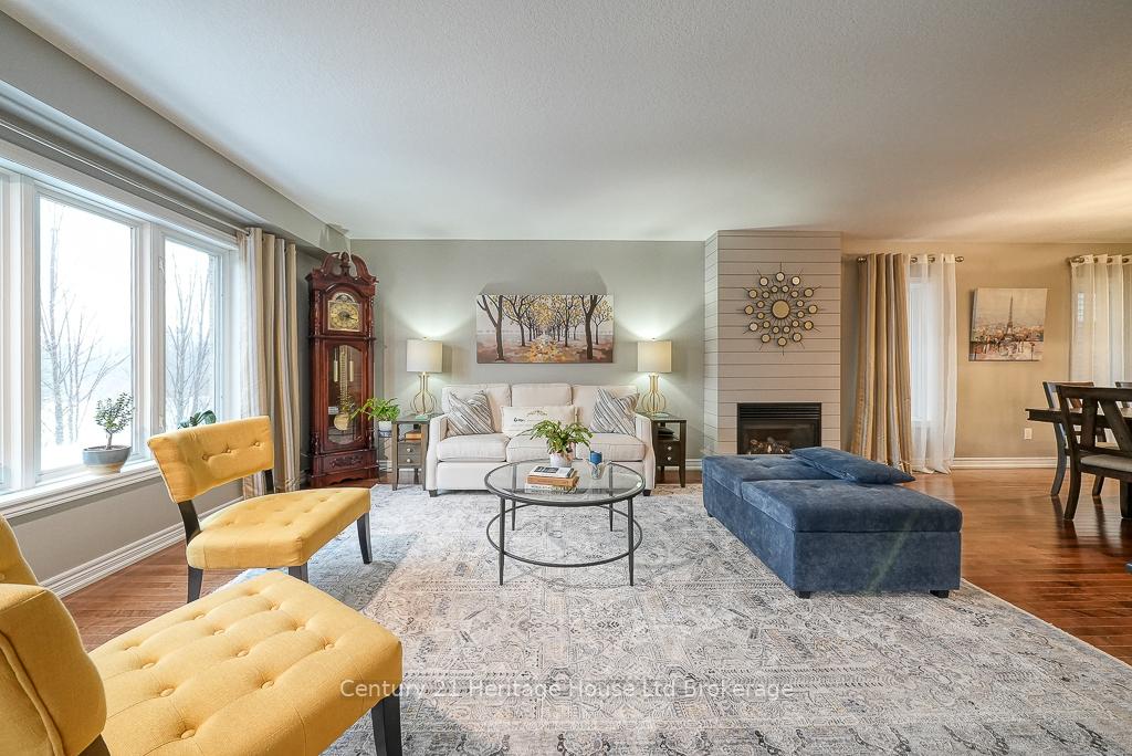 Photo 7 of 703 Robert Ferrie Drive, Kitchener — HOMEH