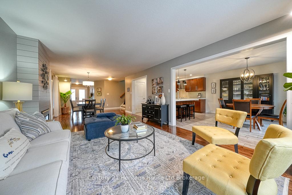 Photo 8 of 703 Robert Ferrie Drive, Kitchener — HOMEH