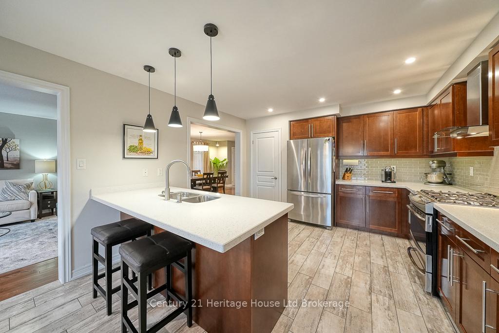 Photo 11 of 703 Robert Ferrie Drive, Kitchener — HOMEH