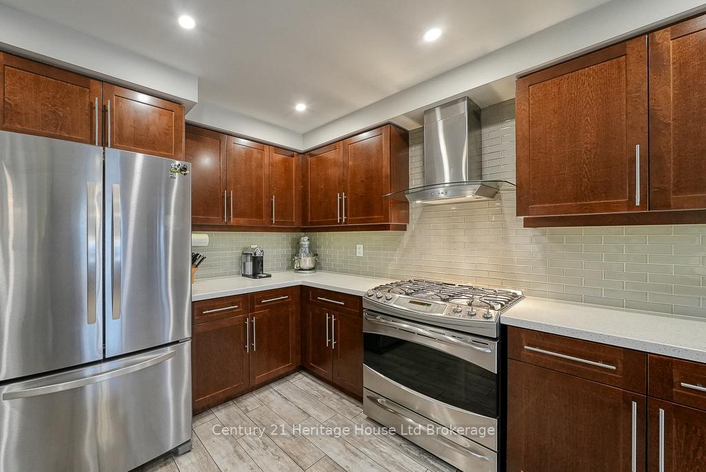 Photo 12 of 703 Robert Ferrie Drive, Kitchener — HOMEH
