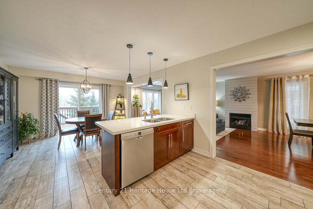 Photo 13 of 703 Robert Ferrie Drive, Kitchener — HOMEH