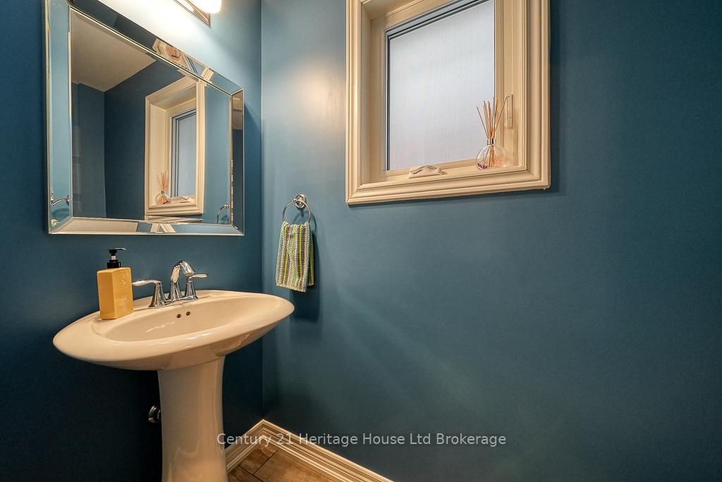 Photo 15 of 703 Robert Ferrie Drive, Kitchener — HOMEH