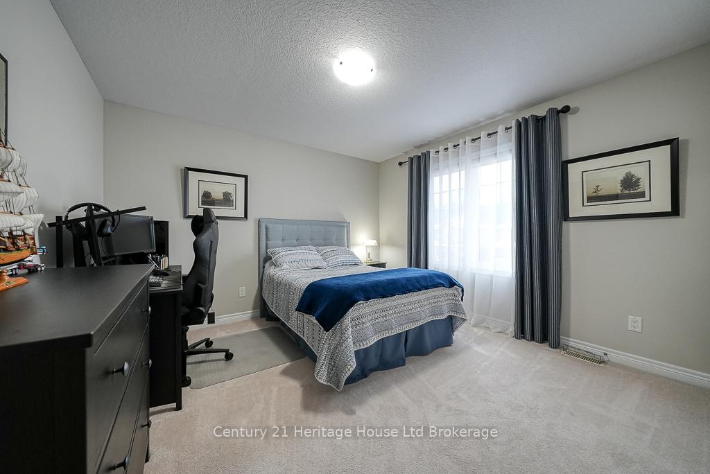 Photo 18 of 703 Robert Ferrie Drive, Kitchener — HOMEH