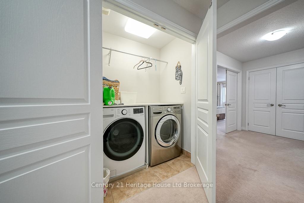 Photo 20 of 703 Robert Ferrie Drive, Kitchener — HOMEH