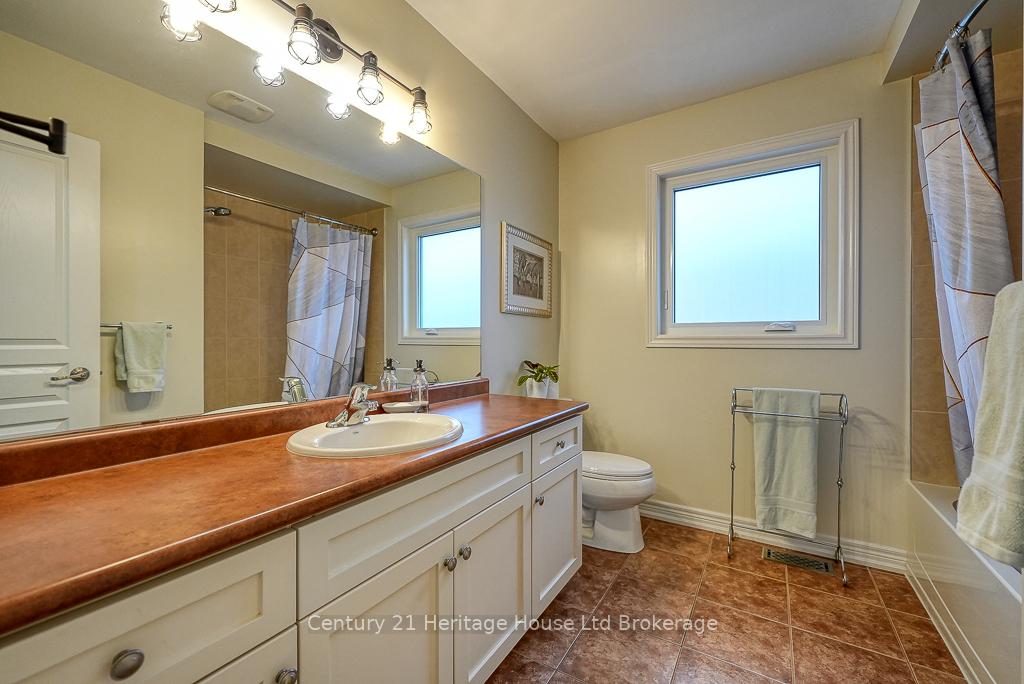Photo 21 of 703 Robert Ferrie Drive, Kitchener — HOMEH
