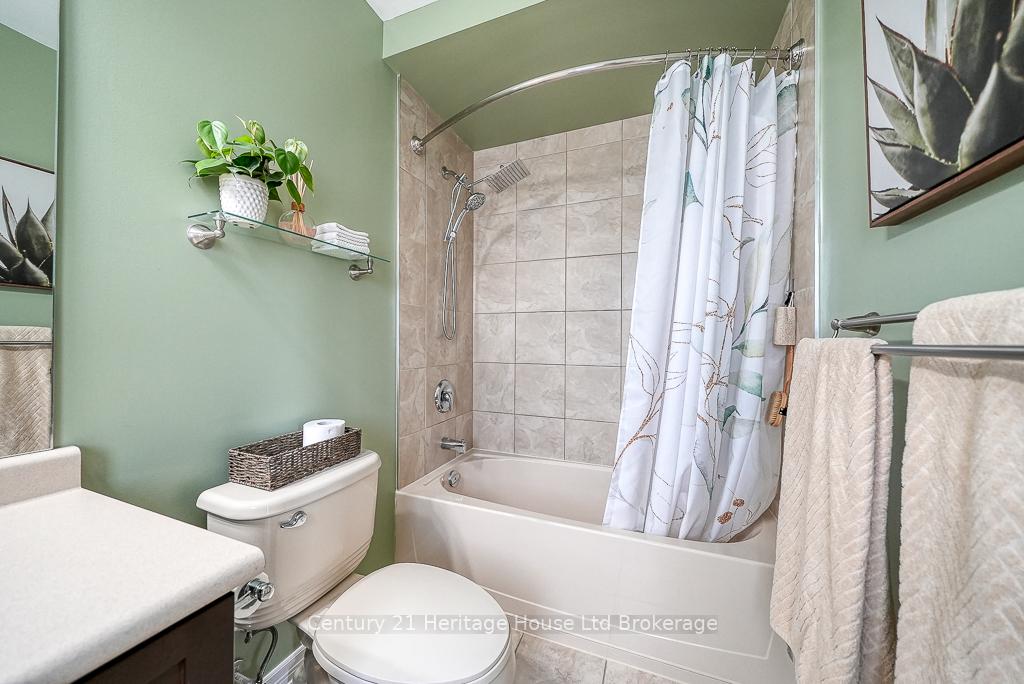 Photo 24 of 703 Robert Ferrie Drive, Kitchener — HOMEH
