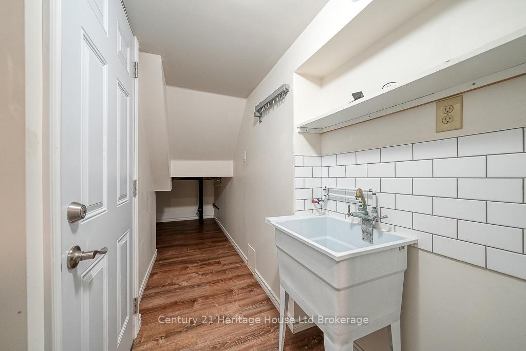 Photo 26 of 703 Robert Ferrie Drive, Kitchener — HOMEH