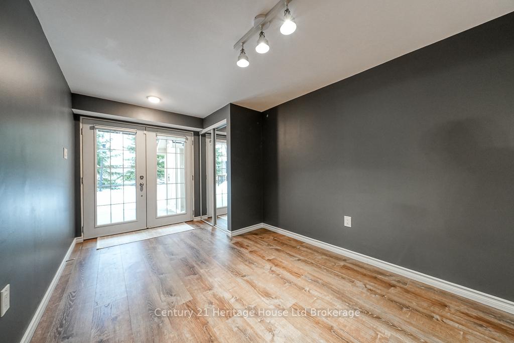 Photo 29 of 703 Robert Ferrie Drive, Kitchener — HOMEH