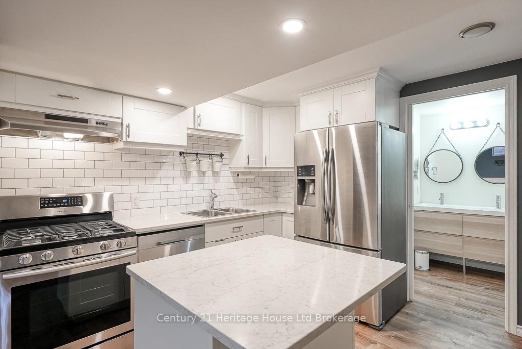 Photo 30 of 703 Robert Ferrie Drive, Kitchener — HOMEH