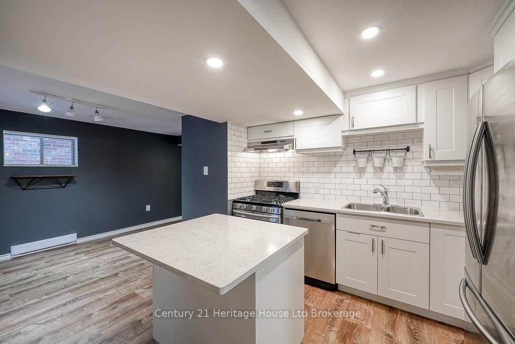 Photo 31 of 703 Robert Ferrie Drive, Kitchener — HOMEH