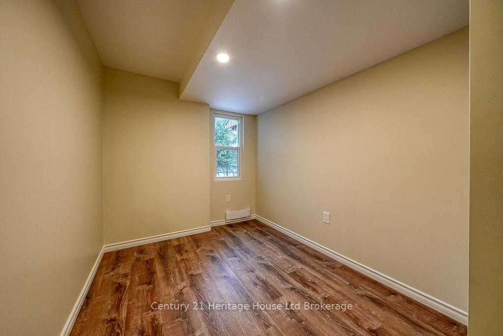 Photo 32 of 703 Robert Ferrie Drive, Kitchener — HOMEH