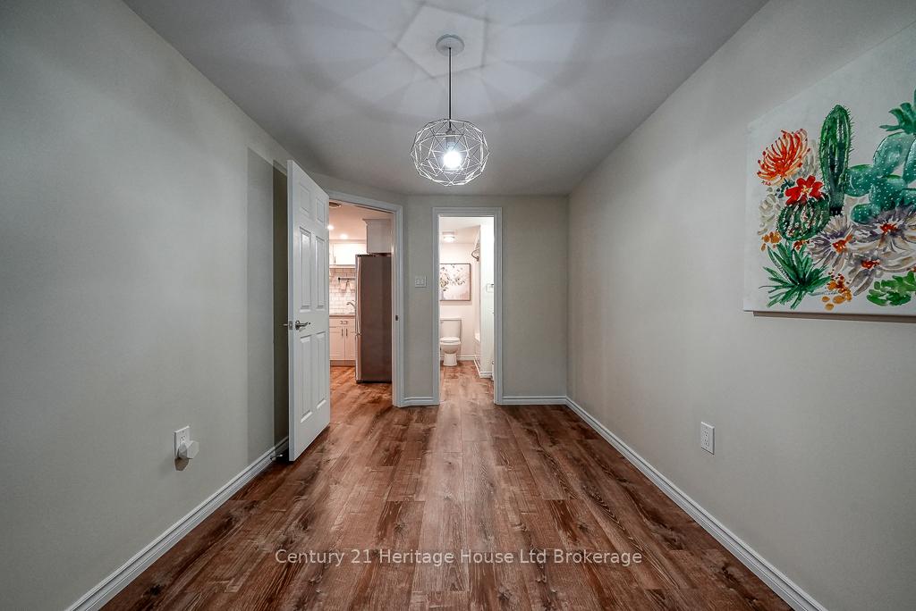 Photo 33 of 703 Robert Ferrie Drive, Kitchener — HOMEH
