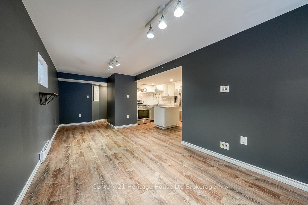 Photo 35 of 703 Robert Ferrie Drive, Kitchener — HOMEH