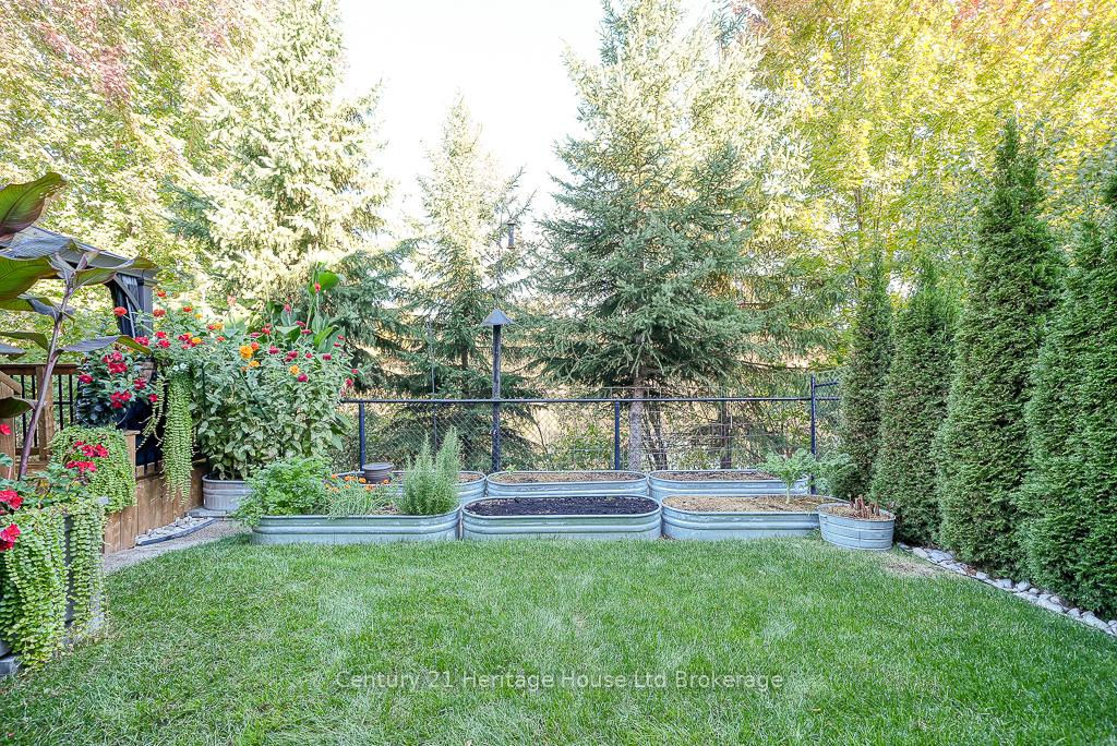 Photo 37 of 703 Robert Ferrie Drive, Kitchener — HOMEH