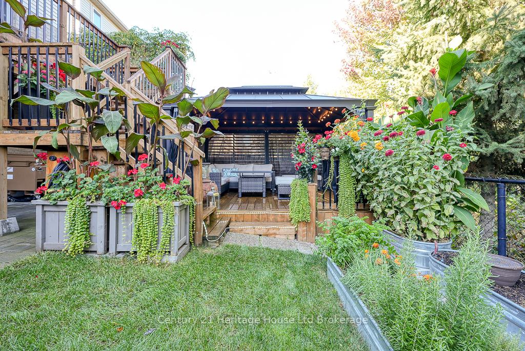 Photo 39 of 703 Robert Ferrie Drive, Kitchener — HOMEH