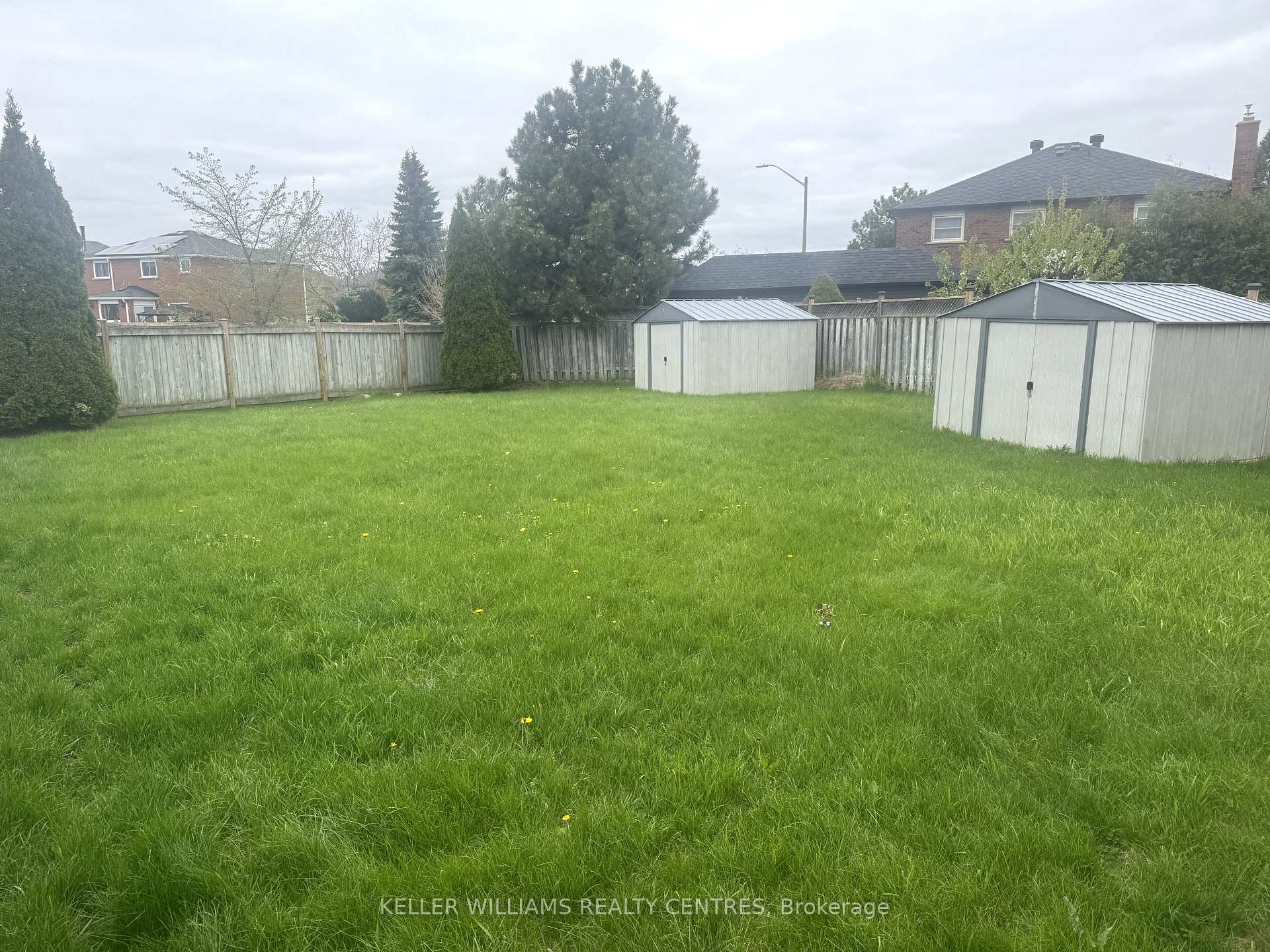 Photo 2 of 23 Alderbury Drive S, Markham, Middlefield — HOMEH