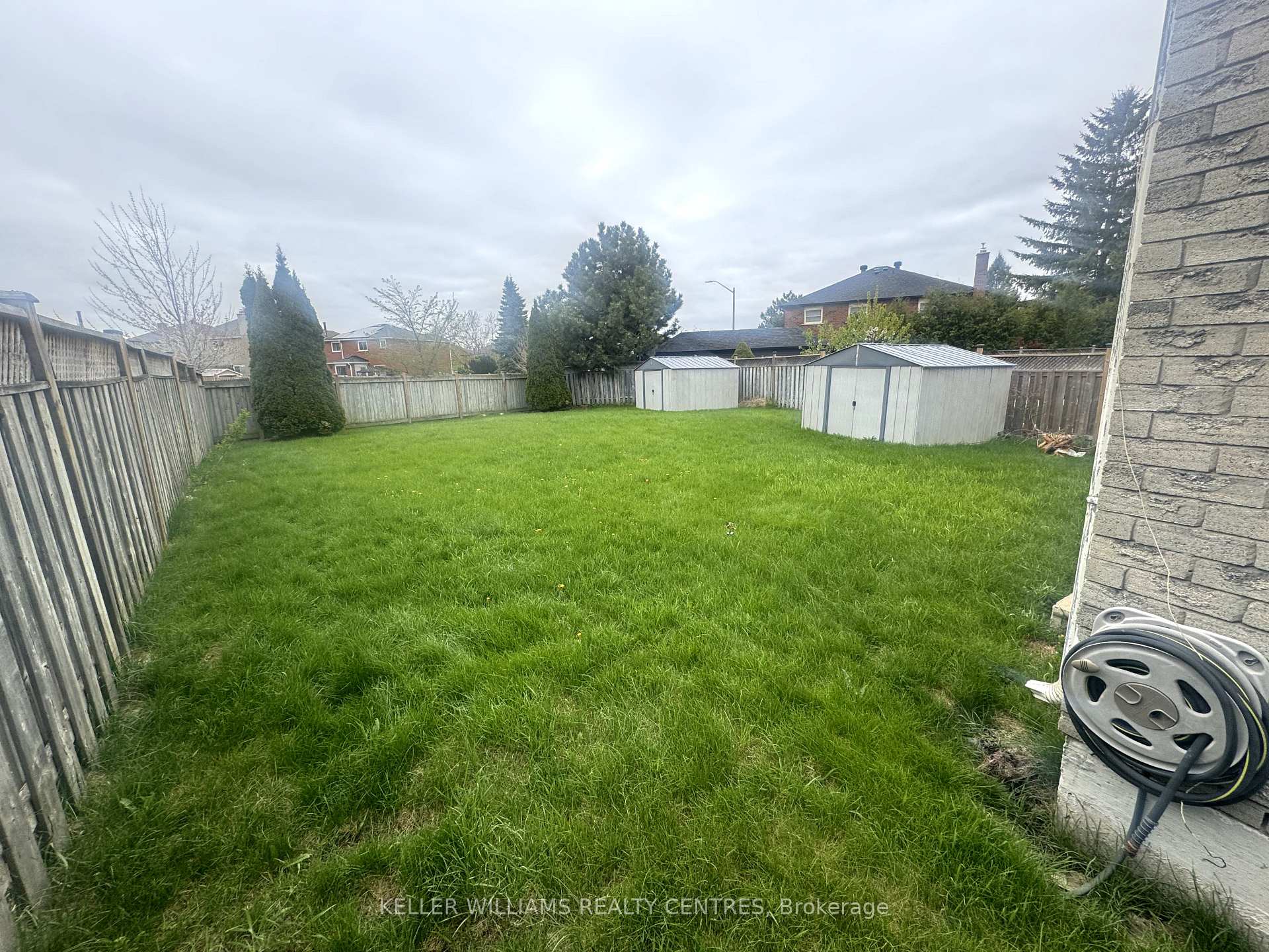Photo 4 of 23 Alderbury Drive S, Markham, Middlefield — HOMEH