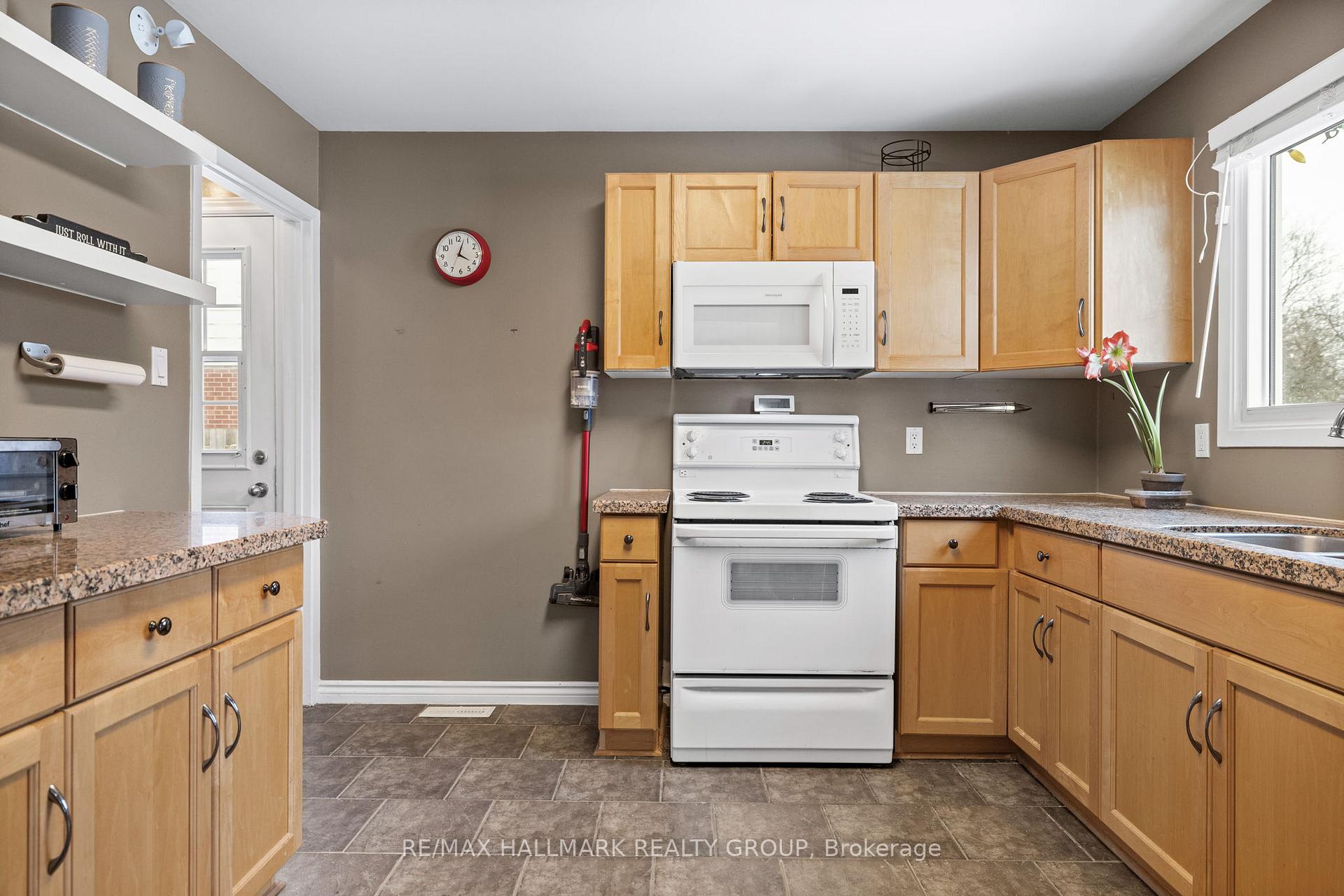 Photo 9 of 40 Morton Drive, Ottawa, Kanata - Glencairn/Hazeldean — HOMEH