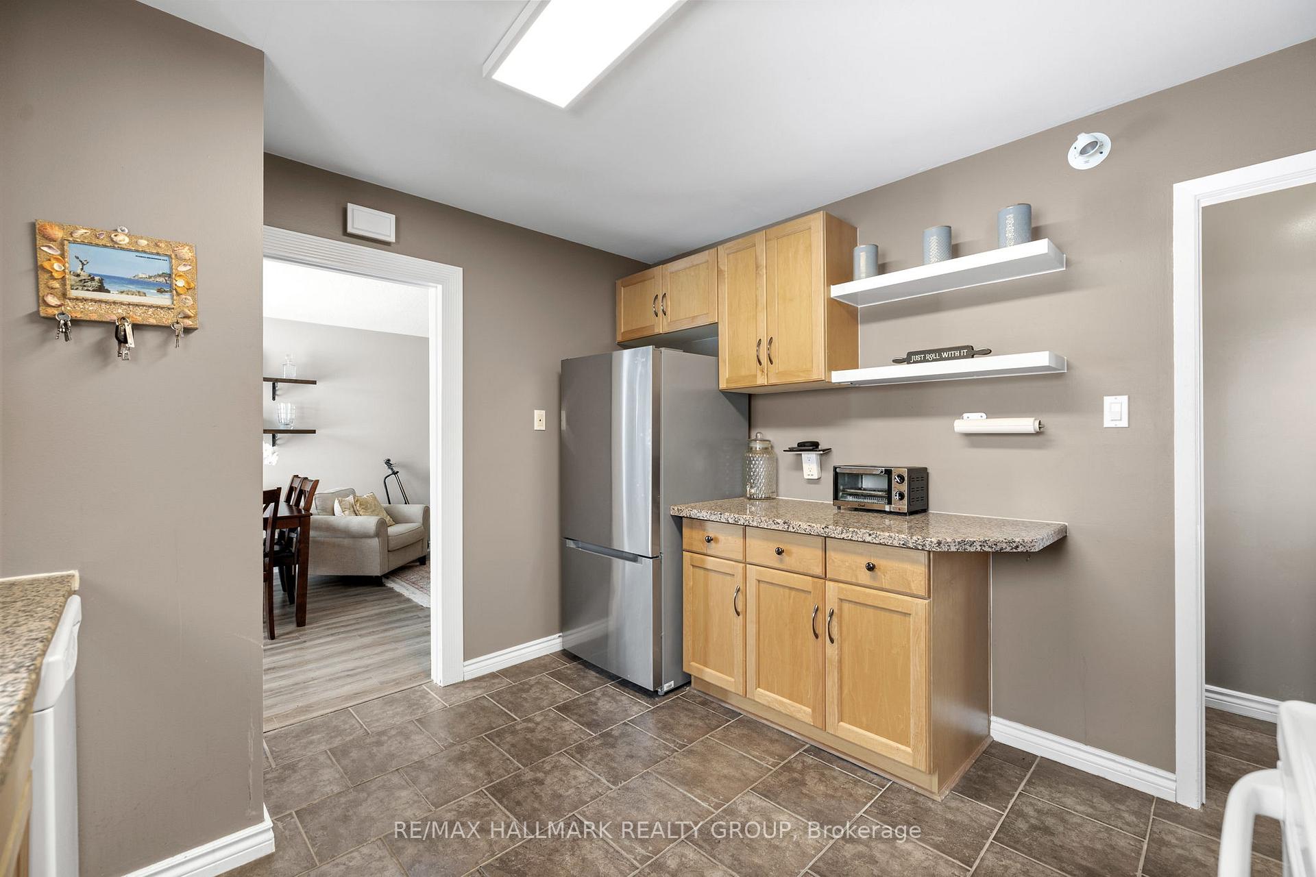 Photo 12 of 40 Morton Drive, Ottawa, Kanata - Glencairn/Hazeldean — HOMEH