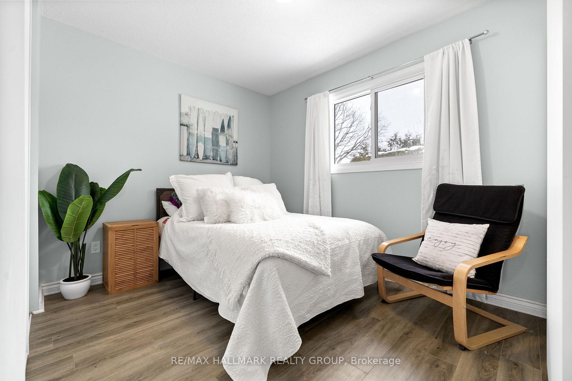 Photo 17 of 40 Morton Drive, Ottawa, Kanata - Glencairn/Hazeldean — HOMEH
