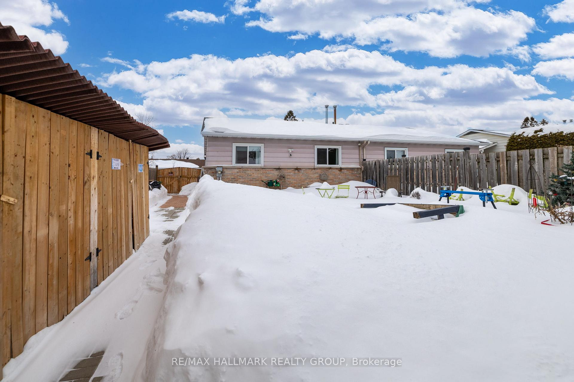 Photo 32 of 40 Morton Drive, Ottawa, Kanata - Glencairn/Hazeldean — HOMEH