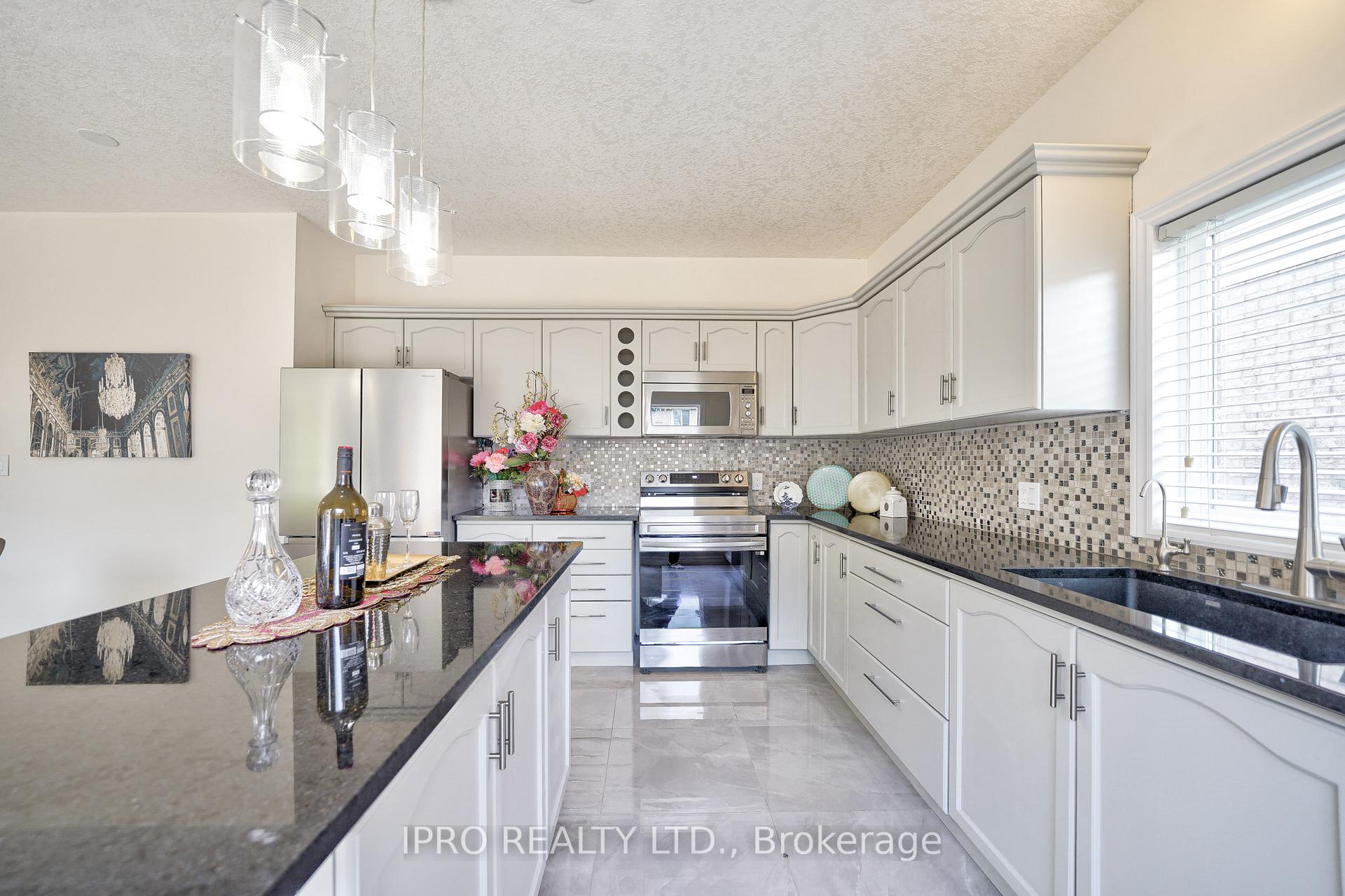 Photo 16 of 443 Hearthwood Drive, Kitchener — HOMEH
