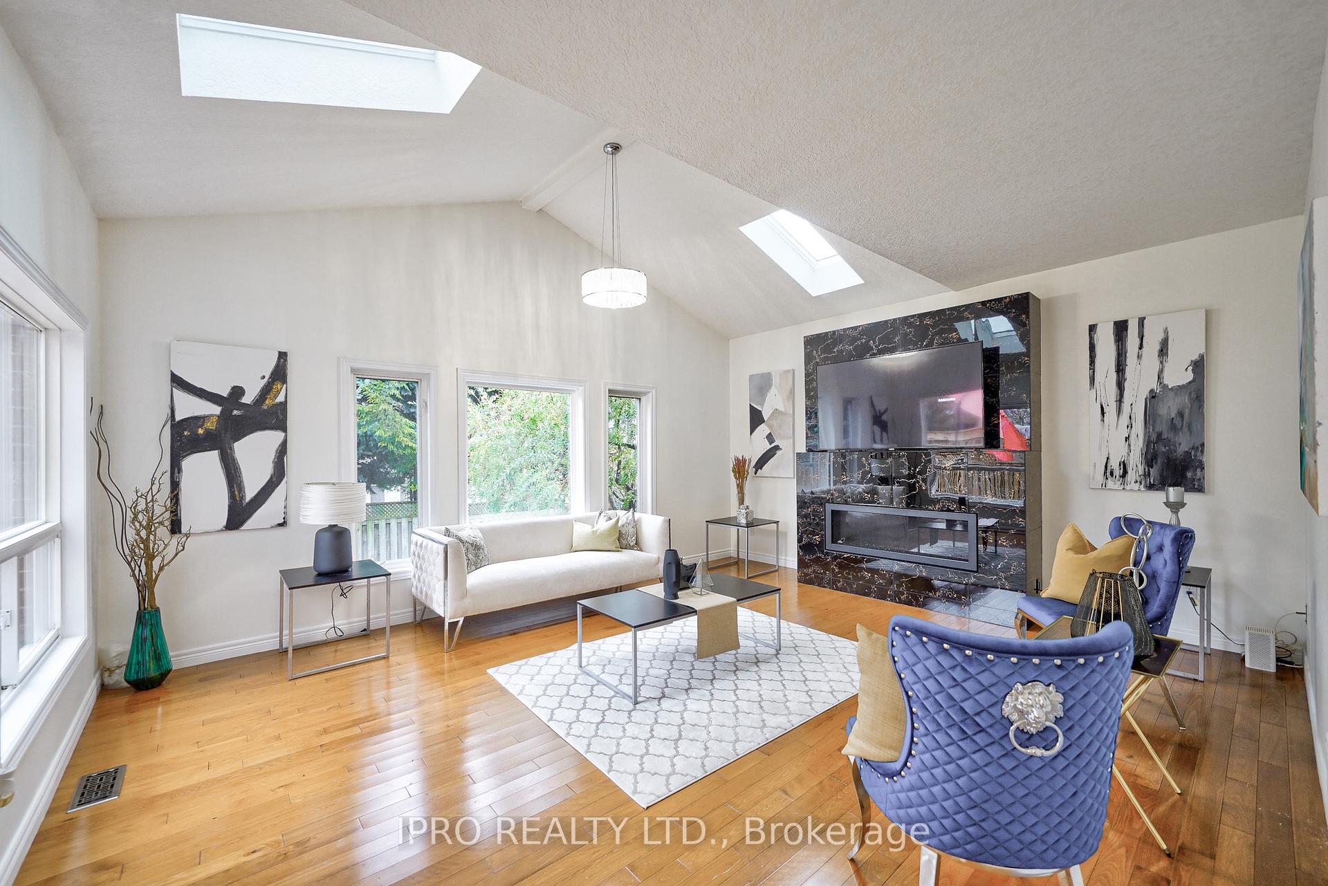 Photo 19 of 443 Hearthwood Drive, Kitchener — HOMEH