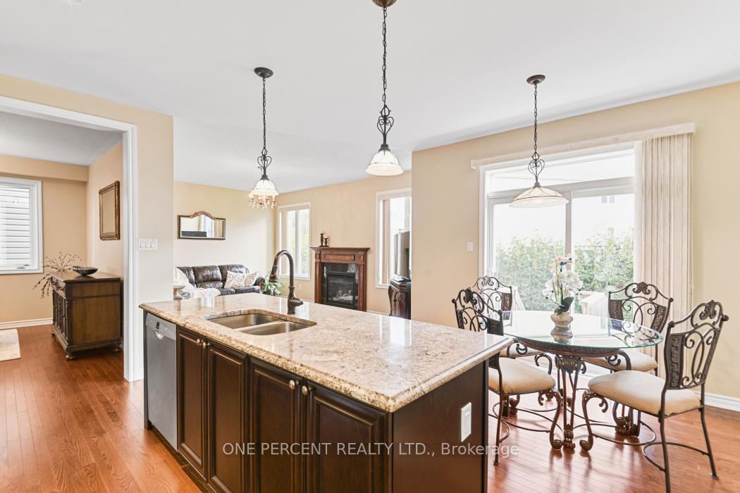 Photo 5 of 41 Crownridge Drive, Ottawa, Kanata - Emerald Meadows/Trailwest — HOMEH