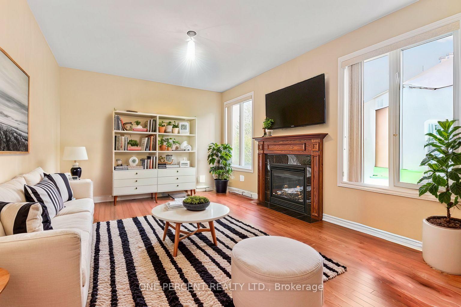 Photo 9 of 41 Crownridge Drive, Ottawa, Kanata - Emerald Meadows/Trailwest — HOMEH