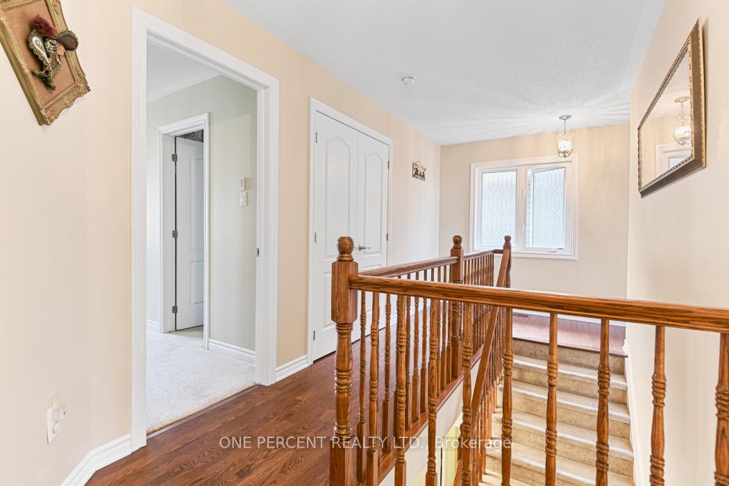 Photo 11 of 41 Crownridge Drive, Ottawa, Kanata - Emerald Meadows/Trailwest — HOMEH