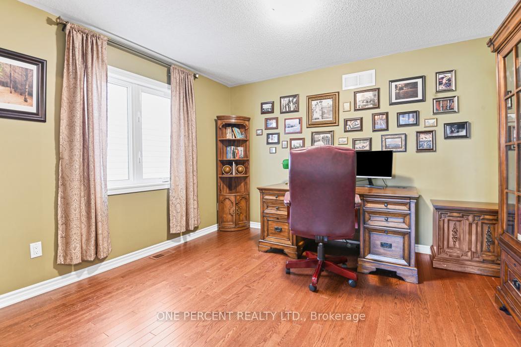 Photo 17 of 41 Crownridge Drive, Ottawa, Kanata - Emerald Meadows/Trailwest — HOMEH